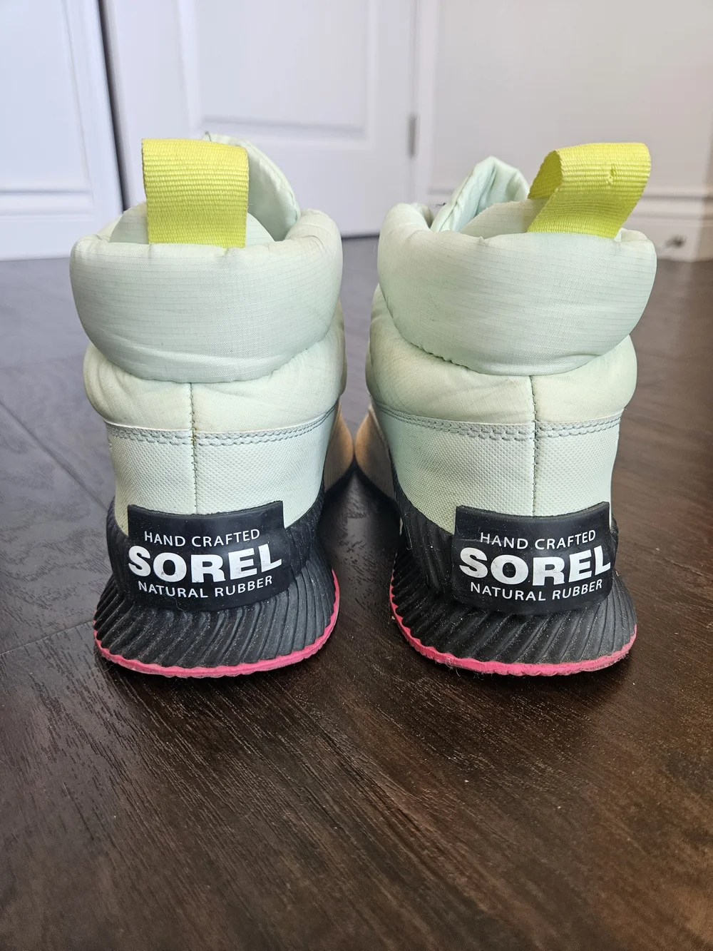 SOREL Mint Green Zip-Front Snow Shoes - Women's Size 6
